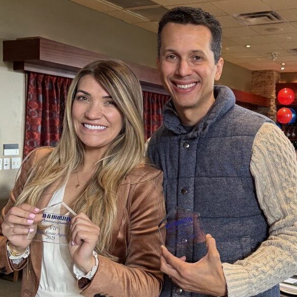 Jessica Mendez y Joel Gonzalez Realtors® Real 4 JAX Team at Rise Realty Advisors in Jacksonville Florida. DR Horton VIP Agent